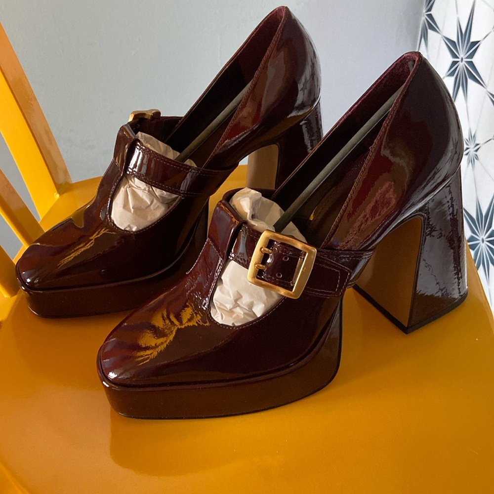 Brand new, never tried on patent platforms, size 10M!